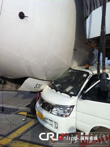 廈門機場汽車與飛機相撞(組圖)