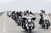 首屆浙江哈雷騎士大會60多輛哈雷戴維森溫州車隊洞