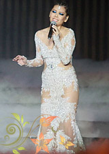 京城第一名媛趙欣瑜助陣孫楠演唱會 透視裝登臺獻歌