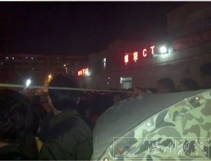 徐州豐縣首羨鎮校車翻車墜河