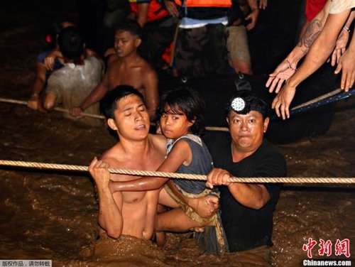 熱帶風暴席卷菲律賓 致180人死亡375人失蹤(圖)