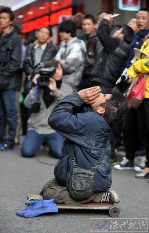 乞丐充當談判專家