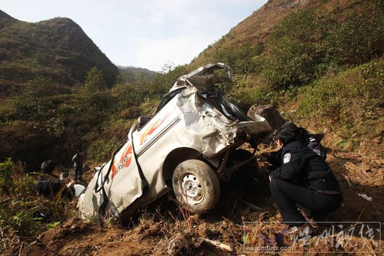 云南校車墜崖事故