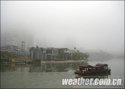 霧鎖南寧 全市籠罩“紗帳”中