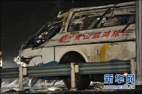 貴州客車墜橋事故死亡人數增至18人