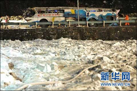 貴州客車墜橋事故死亡人數增至18人