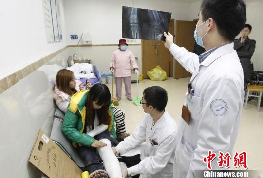 王菲演唱會看臺滑塌:醫院收治70余人4人留院查看