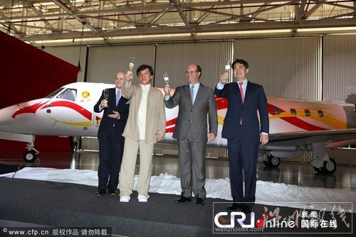 成龍三千萬美元巴西購(gòu)客機(jī) 成其亞洲首席顧客