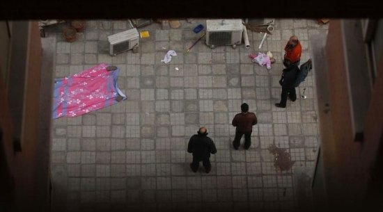 奶奶抱孫女跳樓