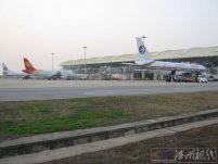 天河國際機場 武漢天河機場客機遭雷擊機翼上被擊穿