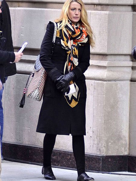 楊冪趙薇春季換裝各有高招 穿出OL式端莊