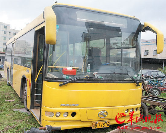 報廢車改成的山寨公交。 報廢車改成的山寨公交。