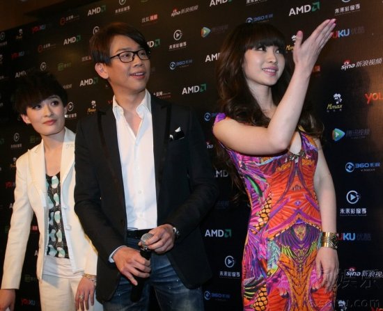 柳巖彩色低胸亮相北京瑪克思未來影像盛典