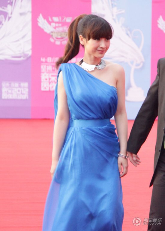 女主播柳巖表演熱舞