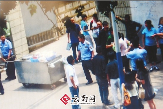 事發現場很亂(視頻翻拍) 翟劍 攝