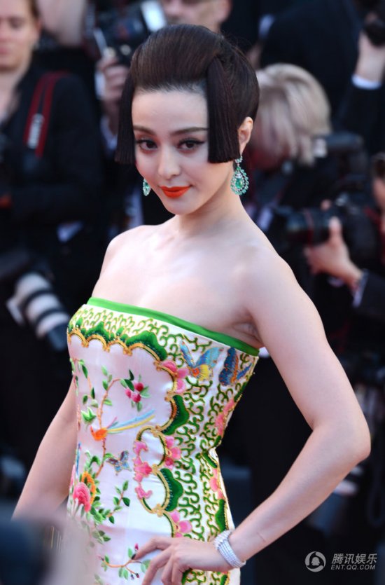 65戛納電影節范冰冰“瓷娃娃”造型