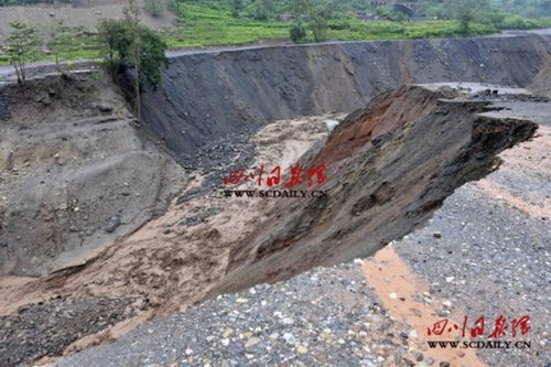 四川泥石流沖毀三層樓酒店 約40名失蹤人員身份確認