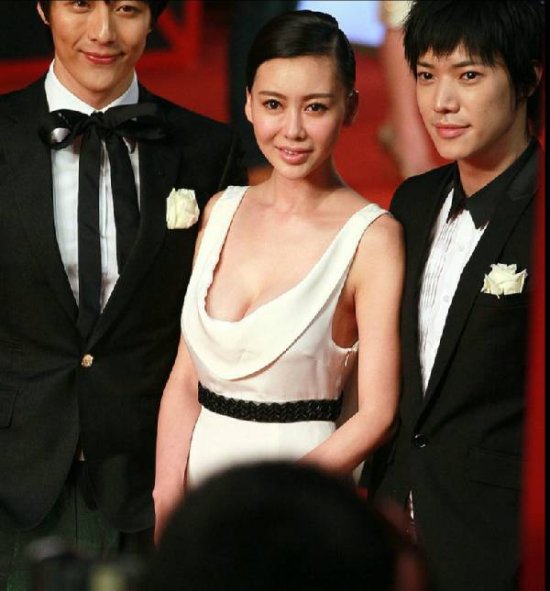 鞏新亮不穿內(nèi)衣