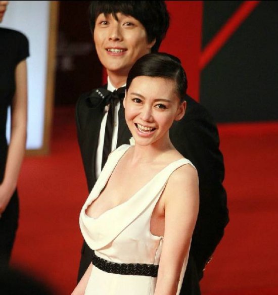 鞏新亮不穿內(nèi)衣