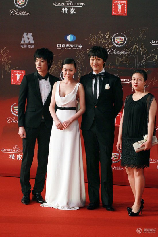 鞏新亮不穿內(nèi)衣