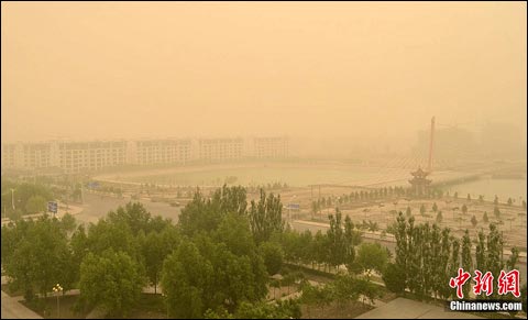 甘肅玉門出現入夏以來首場浮塵天氣