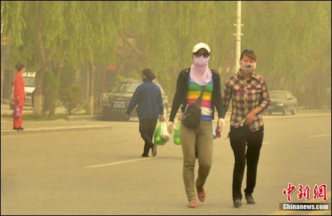 甘肅玉門出現入夏以來首場浮塵天氣