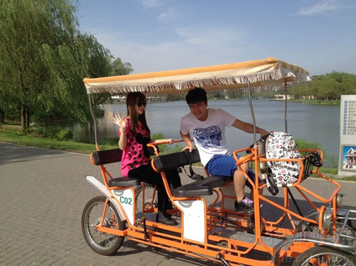 李小璐喂食草泥馬