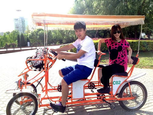 李小璐喂食草泥馬