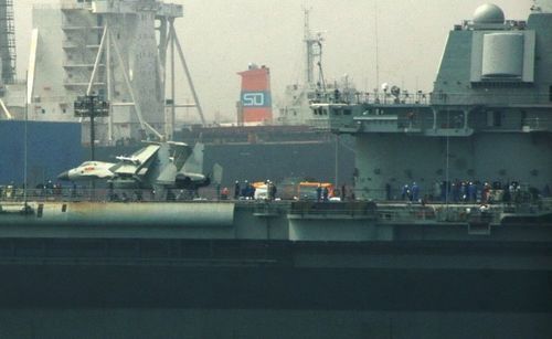 中國首艘航母上的殲-15模型。