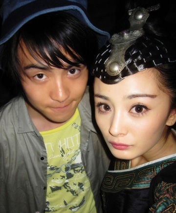 楊冪疑與劉愷威分手刪微博 揭開明星情侶整容真相