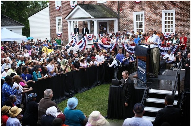 奧巴馬冒雨演講
