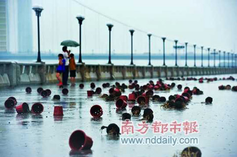 13日廣州暴雨 廣州市區(qū)積水嚴(yán)重