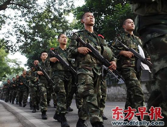 重慶槍擊案搜捕行動最新進(jìn)展 警方發(fā)現(xiàn)疑為周克華藏匿過的山洞 重慶槍擊案搜捕行動最新進(jìn)展 警方發(fā)現(xiàn)疑為周克華藏匿過的山洞