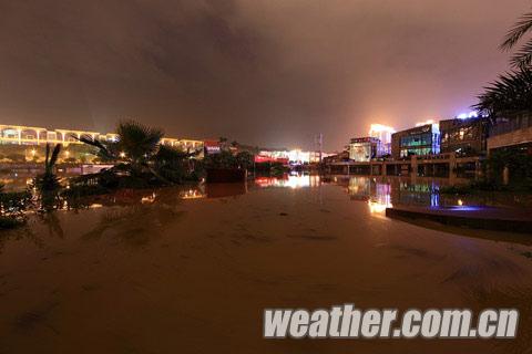 廣西暴雨南寧內澇 北海出現短暫龍吸水