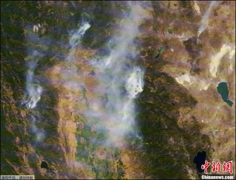 美國加州山火 雷電引發山火還有200多棟建筑受威脅