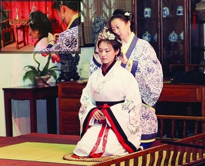 蘇州大學(xué)女生秦亞文穿漢服上課,漢服女孩秦亞文癡迷漢服的華美