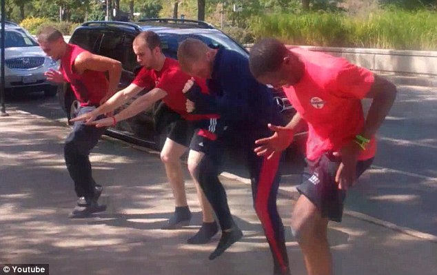 全球模仿樸載相的騎馬舞