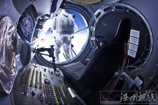 費利克斯鮑姆加特納完成平流層3.7萬米世界第一跳