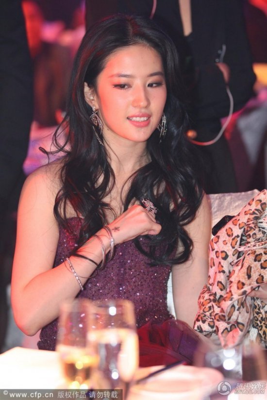 林丹與劉亦菲熱聊