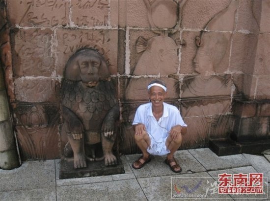 72歲外公當女裝模特