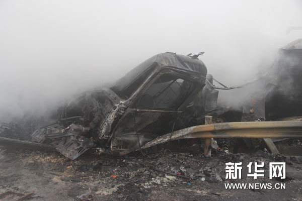 山東高速多車(chē)追尾