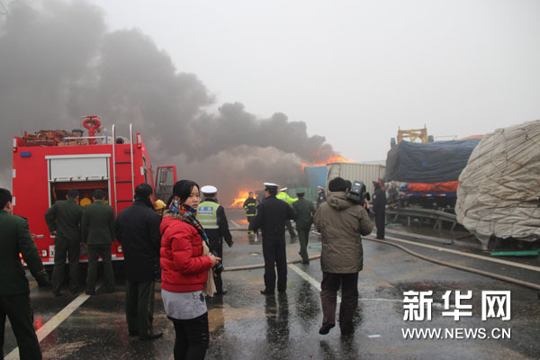 山東高速多車(chē)追尾