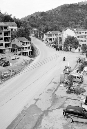 永嘉縣沙頭鎮(zhèn)霞川村諸永高速公路和S223省道三岔路口老虎坡