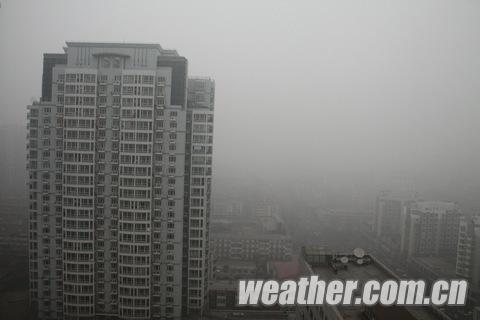 天津再現(xiàn)霧霾 能見(jiàn)度低導(dǎo)致部分高速封閉