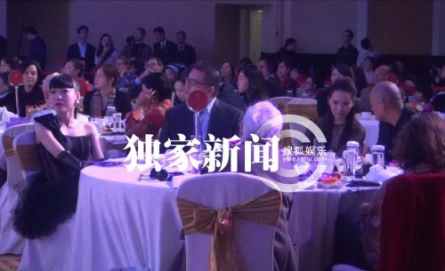 吳莫愁伊能靜同桌