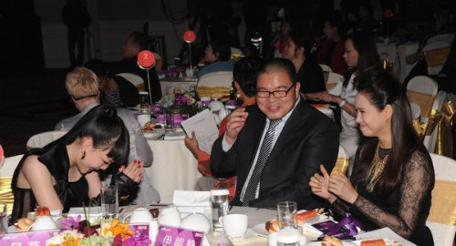 吳莫愁伊能靜同桌