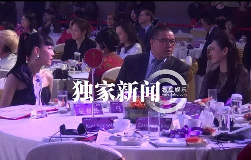 吳莫愁伊能靜同桌