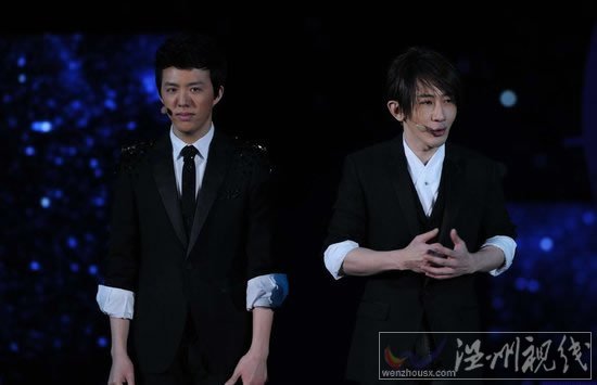 劉謙李云迪魔術:劉謙調侃李云迪。