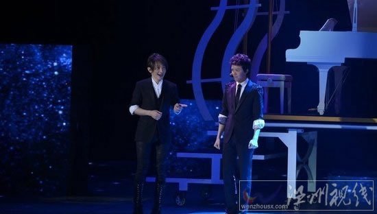 劉謙調侃“宏迪戀”李云迪“找力宏”