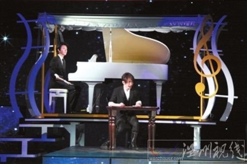 劉謙調侃“宏迪戀”李云迪“找力宏”